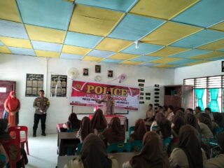 Polsek Panai Tengah melaksanakan police goes to school, berikan edukasi bahaya narkoba kepada Pelajar