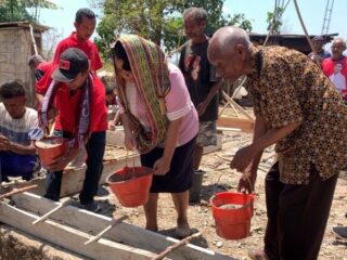 PDI Perjuangan TTS Bangun Rumah Warga Tak Mampu Di Desa Oinlasi, 12 Hari Rampung