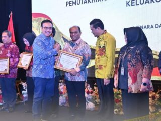 Dengan Capaian 100% Hingga Batas 31 Oktober 2022, Pemko Padangsidimpuan Terima Penghargaan Kategori Tepat Waktu  PK- 23 Tingkat Nasional