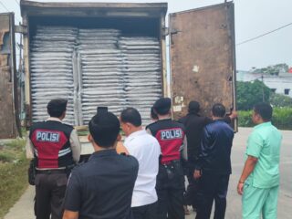 Polres Kuansing Lakukan Pengamanan dan Pastikan Keamanan Penyimpanan Logistik Pemilu 2024 di Gudang KPU Daerah Kabupaten Kuansing
