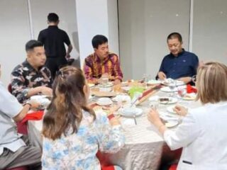 Bupati Nisbar Dan Kontingen Gelar Ramah Tamah Dengan Dirut Garuda Indonesia