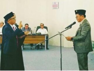 Ketua DPRD Nisbar Evolut Zebua Lantik Sarofati Gulo SE Sebagai PAW DPRD Masa Jabatan 2019-2024