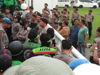 Polrestabes kawal unjuk rasa Gabungan Ojek Roda dua Medan sekitarnya (Godams) di Kantor Gubernur Sumut