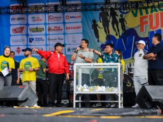 Sumbang 5 Sepeda, Bobby Nasution Tarik kupon Undian Acara Fun Walk
