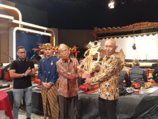 Kepala Stasiun TVRI Medan dan Rektor Unindra Teken MoU Pertunjukan Wayang Kulit