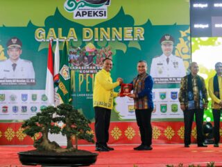 Sukses Gelar Sarasehan UMKM, Bobby Nasution Berikan Cenderamata Untuk Kota Lhokseumawe