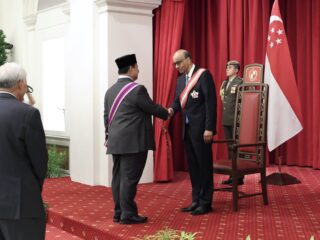 Prabowo Disambut Upacara Militer di Istana Negara Singapura saat Terima Penghargaan Militer Tertinggi