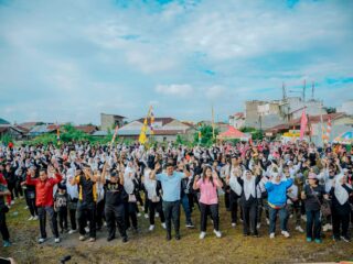 Bobby Nasution & Kahiyang Ayu Senam Kolaborasi Dengan Ratusan Warga Medan Selayang