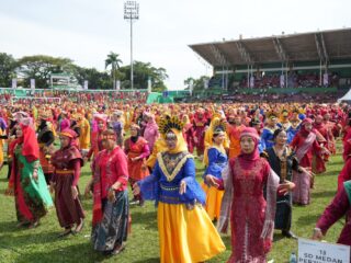 Tarian Multi Etnis oleh Sepuluh Ribu Guru di Medan Berhasil Pecahkan Rekor MURI Dunia