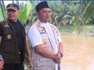 Bupati Tinjau Erosi Sungai Bilah di Desa Tanjung Harapan dan Jalan Desa Sukosari Kecamatan Pangkatan