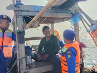 Team Patroli Satpolair Polres Kepulauan Seribu Berikan Himbauan Kamtibmas dan Keselamatan Berlayar di Perairan Pulau Pramuka