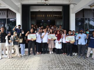 Dinsos Kota Medan Berikan Bantuan Pendidikan Kepada Mahasiswa Medan