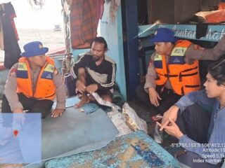 Patroli Satpolair Polres Kepulauan Seribu Berikan Himbauan Kamtibmas dan Sukseskan Pemilu 2024 di Perairan Pulau Kelapa