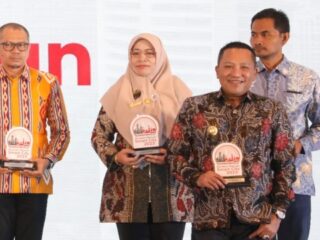 Membanggakan, Bupati Sampang Kembali Terima Penghargaan Gerakan Smart City 2023 dari Menteri Kominfo RI