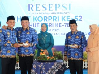 Bupati dan Wakil Bupati Sampang Hadiri HUT KORPRI dan PGRI ke-52 Tahun