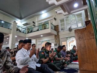 Jelang Debat Cawapres, Prabowo Tetap Bekerja Rutin dan Salat Jumat di Kemhan