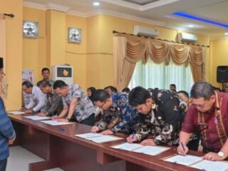 OPD Pemko Padangsidimpuan Melaksanakan Penandatangan Perjanjian Kerja di Aula Kantor Walikota Padangsidimpuan