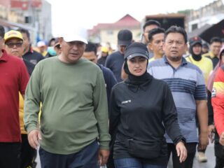 Pj.Gubernur Sulsel, Bahtiar Baharuddin Bersama Bupati indah Putri Indriani Memantau Harga Bahan Pokok Di Pasar Masamba