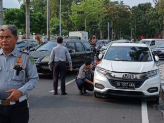Parkir di Kawasan Terlarang Dishub Medan Tertibkan Kendaraan Roda 4 di Jalan Sudirman