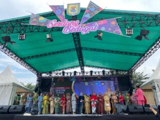 Lestarikan Budaya Lewat Fashion Show Kebaya di Hari Jadi Kabupaten Sergai
