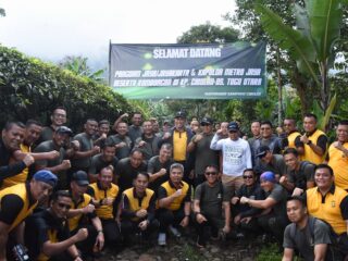 Jalin Sinergitas TNI Polri, Jajaran Kodam Jaya Hiking Bersama Polda Metro Jaya