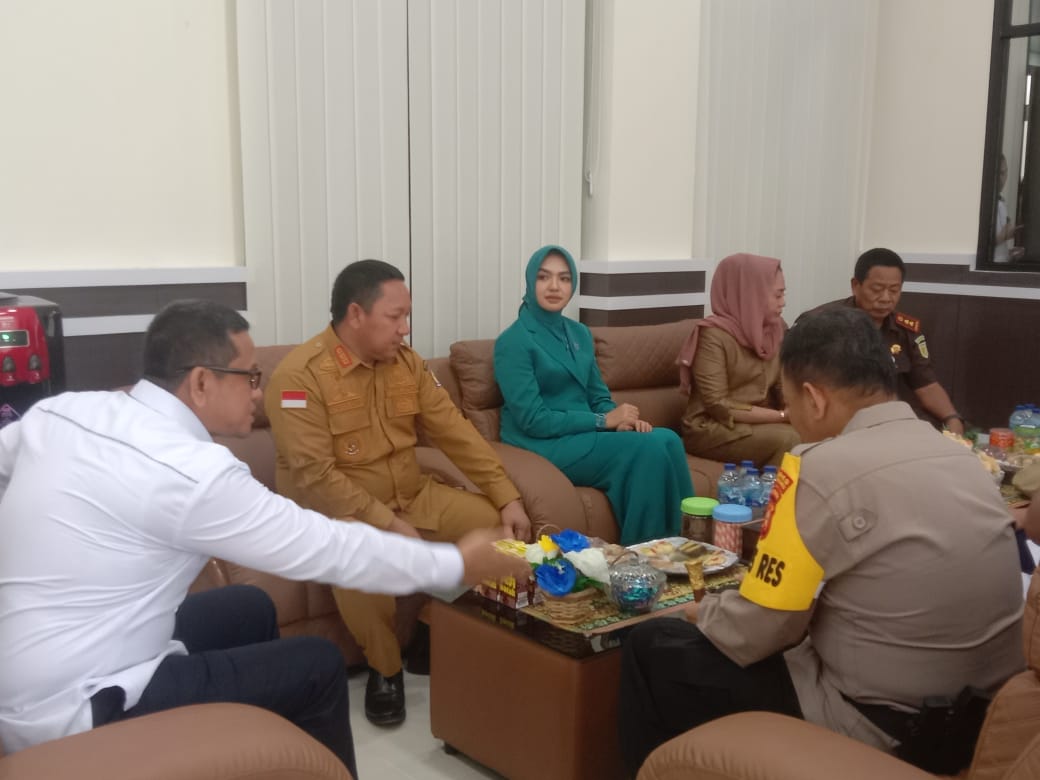 Bupati Aliong Mus Resmikan Kantor Pengadilan Negeri Bobong