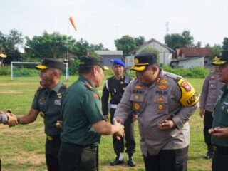 Kunker Pangdam V/Brawijaya Bersama Kapolda Jatim di Polres Pamekasan, Cek Kesiapan Pengamanan Pemilu 2024 dan Bansos Serentak TNI-Polri