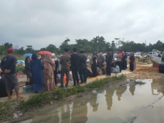 Bhabinkamtibmas Pakuan ratu ikut serta mengantar Jenazah Korban Laka Lantas dari Lampung sampai Riau