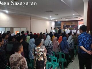 Bhabinkamtibmas Polsek Kebonpedes Bripka Dede Ariyanto hadiri pelantikan KPPS Desa Sasagaran Kecamatan Kebonpedes