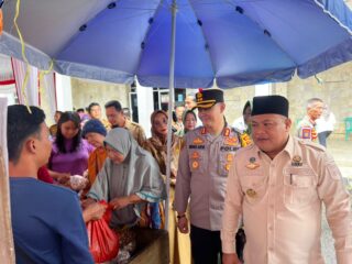 Kapolres AKBP Indra Arya Yudha dan PJ Walikota Lubuklinggau H.Trisko Defriyansa Mengecek Pasar Murah