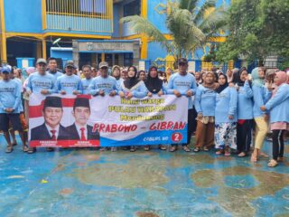 Deklarasi Prabowo - Gibran di Kepulauan Seribu, Relawan Gelar Bazar Murah