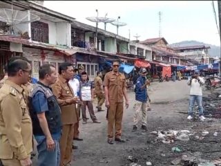 Pj Bupati Terima Bantuan Pimprov Aceh Untuk Korban Kebakaran Pasar Centong Atas