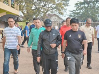 Pj Gubsu Bersama Pj Walikota Padangsidimpuan  Melakukan Jalan Sehat di Stadion M Nurdin
