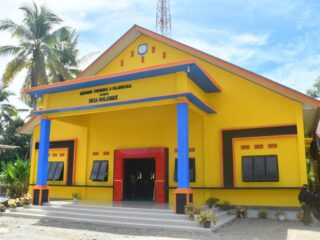 Bupati Indah Putri Indriani Meresmikan Gedung Pemuda Dan Olahraga Desa Malangke Kabupaten Luwu Utara