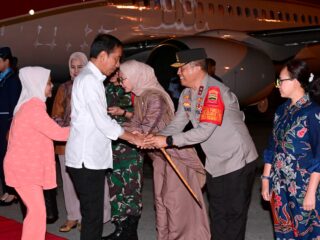 Kapolda Sumut Sambut Kedatangan Presiden RI Joko Widododi Bandara Kualanamu