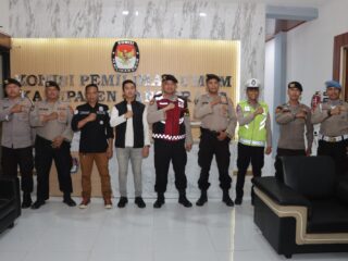 Kasat Samapta Polresta Tangerang Melakukan Pengecekan Di Kantor KPU