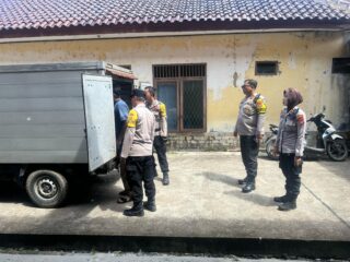 Pastikan Aman, Wakapolresta Tangerang Cek Pengawalan Distribusi Logistik Pemilu di Kresek dan Gunung Kaler