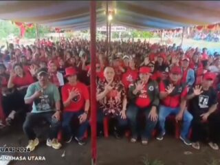 Ratusan Warga Kaweruan Likupang Selatan Sambut Wenny Lumentut Teriakan Kemenangan Menuju Senayan