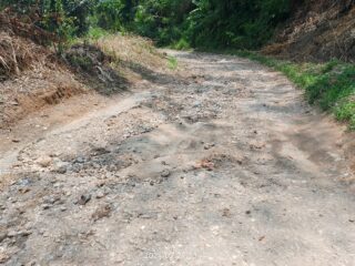 Kondisi Jalan Penghubung Antar Dua Kecamatan Rusak Parah,Warga Minta Perhatian Khusus Dari Pemerintah Kabupaten Dairi