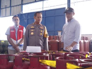 Unit Tipidter Polresta Bandung Berhasil Amankan Empat Tersangka Penyuntik Tabung Gas di Baleendah