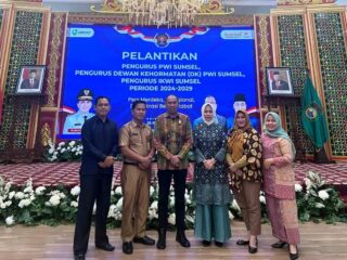 Bupati Oku Selatan Popo Ali  Di Anugrahi Penghargaan Sebagai Birokrat Perduli Pers Oleh PWI Sumatera Selatan
