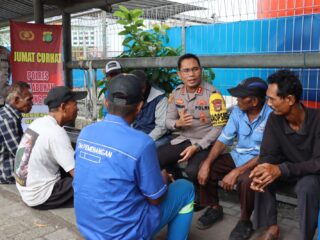 Polres Pelabuhan Tanjung Priok Polda Metro Jaya Gelar Jumat Curhat Bersama Para Buruh Dan Ojek Motor
