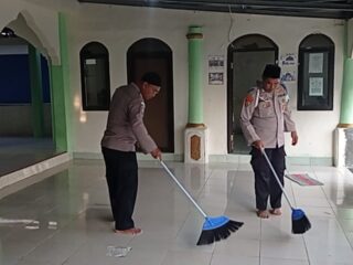 Polsek Kepulauan Seribu Utara Amalkan Kebaikan: Kurvey Masjid di Masjid Al-Jannatun Naim Pulau Kelapa Dua