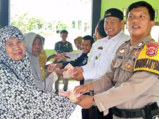 Kepala Kampung Tanjung Kurung Lama Salurkan BLT-DD Sebanyak 22 KPM Penerima Exstrim Tahap Satu (1) Di Tahun 2024