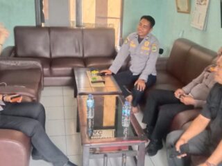 Foto Gambar : AKP. ALIYANI, SH, (KBO Sat Lantas) Polresmetro Bekasi dan Koordinator Terminal Cikarang Gun Gun Gunawan