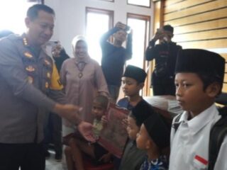 Jum’at Berkah, Kapolresta Bandung : Hidup Ini Terasa Begitu Bermakna Saat Kita Bisa Berbagi Dengan Sesama