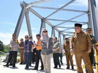 Bupati Indah Putri Indriani Meresmikan Jembatan Sungai Balebo Kabupaten Luwu Utara