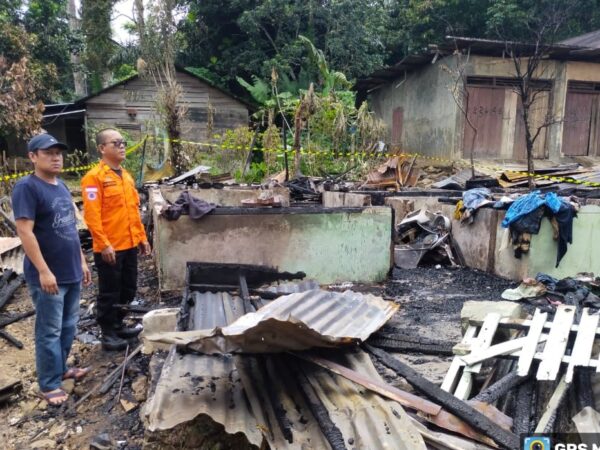 Bupati Tapsel Santuni Keluarga Korban Kebakaran di Angkola Barat