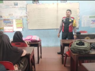 Polisi Santri, Briptu Julhamadi : Mengajar Bahasa Arab di Madrasyah Ibtidaiyah