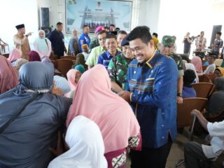 Bagikan 1100 Paket Sembako, Wali Kota Medan Apresiasi Kepedulian IKAPTK Kota Medan Terhadap Masyarakat